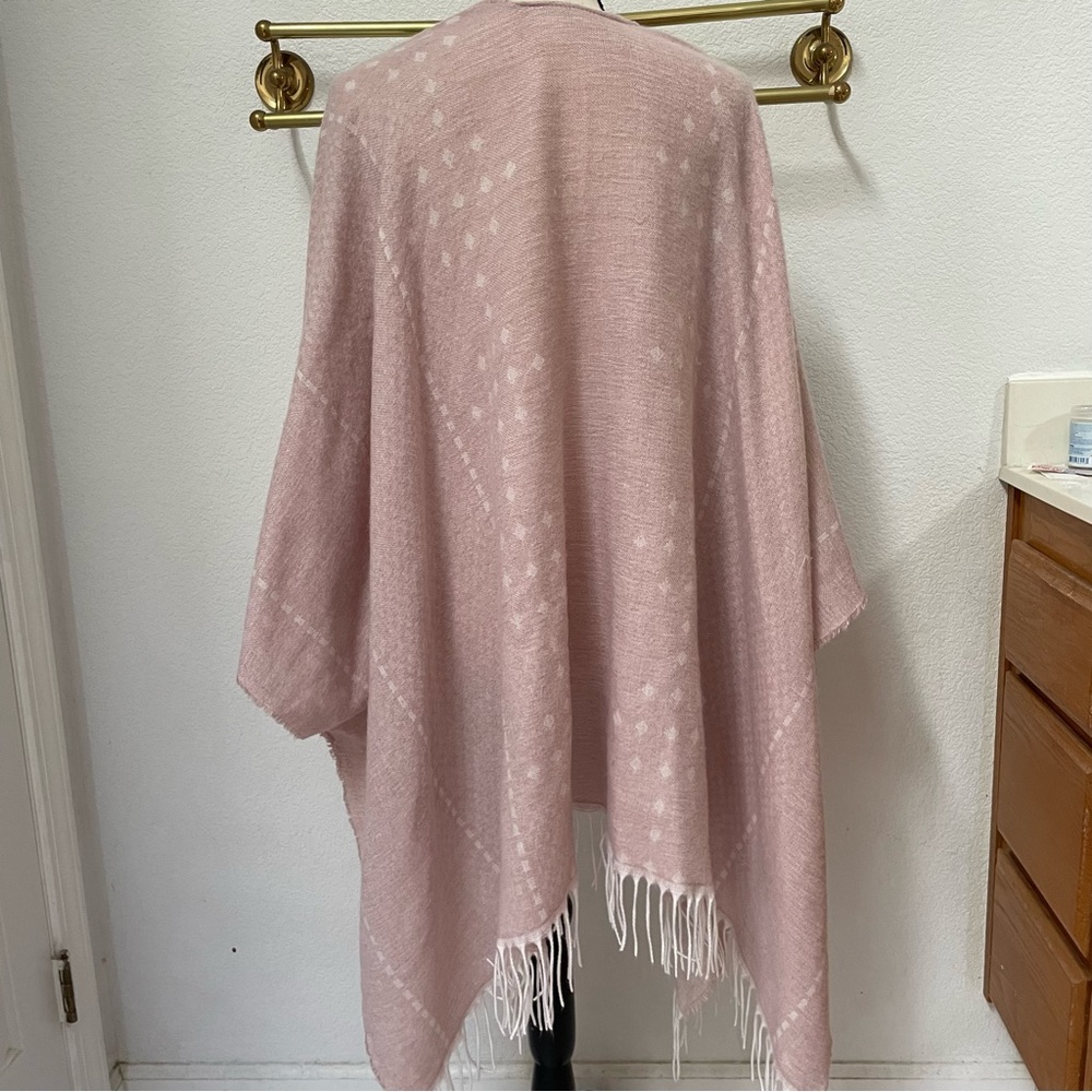 NWOT Gentle Fawn Hermosa Kimono - Pale Pink Fringe S/XS one size Poncho - Picture 2 of 4